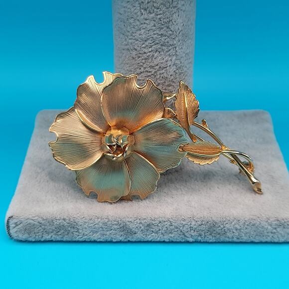 Vintage 1960s Large Flower With Stem Brooch, Gold Tone, 3 Inches - Picture 9 of 9